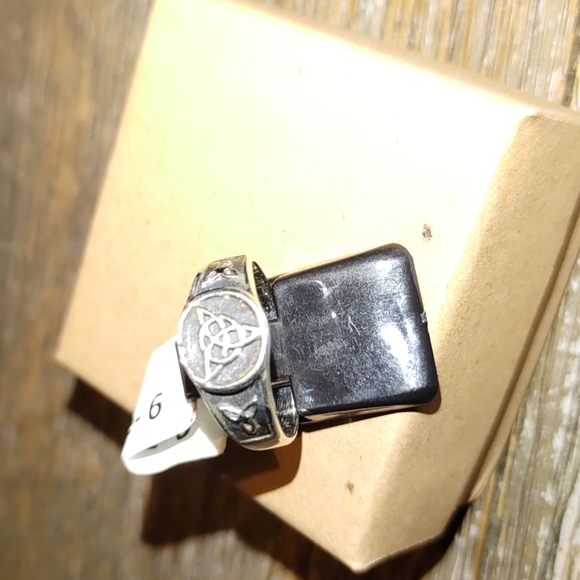 Celtic trinity ring - Picture 4 of 10